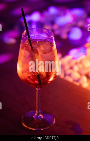 Elektrisches Nachtgetränk. Stockfoto