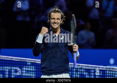 Wien, Wien, Österreich. Oktober 2025. LORENZO MUSETTI von Italien feiert den Sieg des Spiels gegen Moutet von Frankreich. MUSETTI gewann 6:3 6:4. (Kreditbild: © Mathias Schulz/ZUMA Press Wire) NUR REDAKTIONELLE VERWENDUNG! Nicht für kommerzielle ZWECKE! Stockfoto