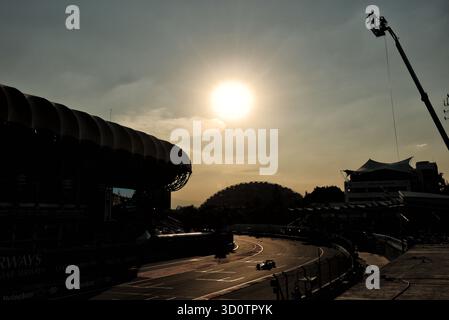 Mexiko-Stadt, Mexiko. Oktober 2025. Schwache Lichtverhältnisse. 24.10.2025. Formel-1-Weltmeisterschaft, Rd 20, Großer Preis Von Mexiko, Mexiko-Stadt, Mexiko, Übungstag. Quelle: James Moy/Alamy Live News Stockfoto