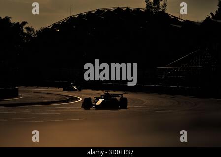 Mexiko-Stadt, Mexiko. Oktober 2025. Schwache Lichtverhältnisse. 24.10.2025. Formel-1-Weltmeisterschaft, Rd 20, Großer Preis Von Mexiko, Mexiko-Stadt, Mexiko, Übungstag. Quelle: James Moy/Alamy Live News Stockfoto