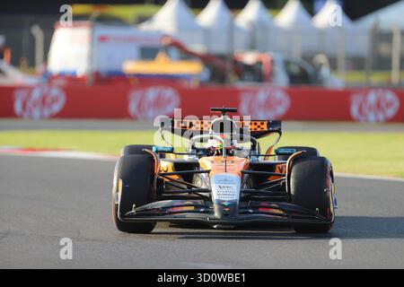 Mexiko-Stadt, Mexiko. Oktober 2025. McLarens australischer Fahrer Oscar Piastri tritt am 24. Oktober 2025 beim Grand Prix von Mexiko-Stadt 2025 auf dem Hermanos Rodriguez Circuit in Mexiko-Stadt an. Quelle: Li Mengxin/Xinhua/Alamy Live News Stockfoto