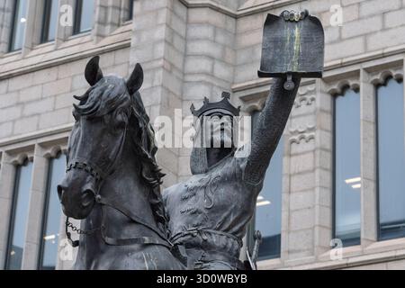 Nahaufnahme der Robert-the-Bruce-Statue in Aberdeens Marischal College Stockfoto