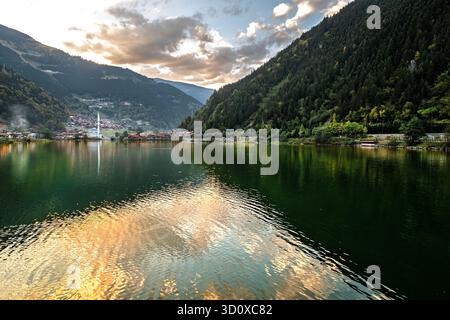 Der lange See in Trabzon fasziniert mit seiner Aussicht. Stockfoto