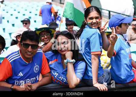 Sydney Cricket Ground, Sydney, Australien. Oktober 2025. One Day International Cricket, Australien gegen Indien; Indien Cricket Fans unterstützen ihr Land Credit: Action Plus Sports/Alamy Live News Stockfoto