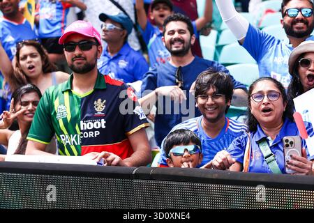 Sydney Cricket Ground, Sydney, Australien. Oktober 2025. One Day International Cricket, Australien gegen Indien; Indien Cricket Fans unterstützen ihr Land Credit: Action Plus Sports/Alamy Live News Stockfoto