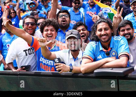 Sydney Cricket Ground, Sydney, Australien. Oktober 2025. One Day International Cricket, Australien gegen Indien; Indien Cricket Fans unterstützen ihr Land Credit: Action Plus Sports/Alamy Live News Stockfoto
