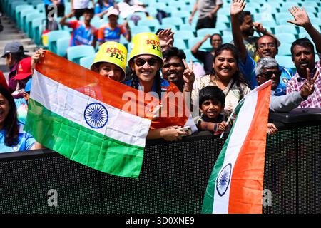 Sydney Cricket Ground, Sydney, Australien. Oktober 2025. One Day International Cricket, Australien gegen Indien; Indien Cricket Fans unterstützen ihr Land Credit: Action Plus Sports/Alamy Live News Stockfoto