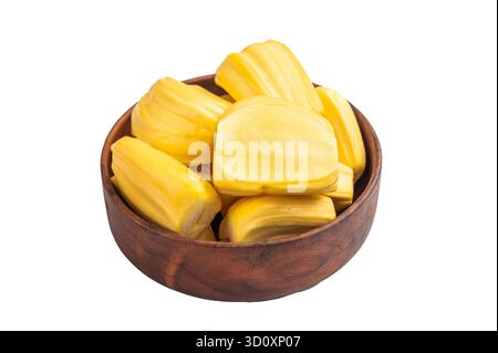 Goldene gelbe Jackfrucht-Schoten (Zwiebeln) wurden als Stapel auf einem sauberen weißen Hintergrund serviert, süße, geschälte, tropische und exotische Früchte Stockfoto