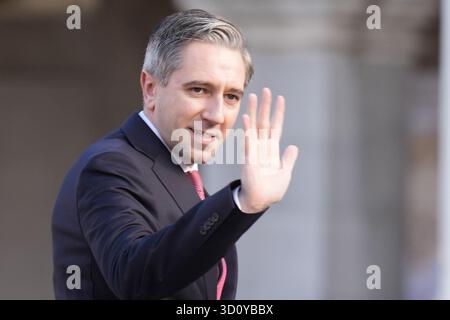 Die unabhängige Kandidatin Catherine Connolly kam in Dublin Castle für den Grafen der Dublin-Kaste bei den irischen Präsidentschaftswahlen an, um Michael D Higgins zu ersetzen, der die maximal zwei siebenjährige Amtszeit innehatte. Bilddatum: Samstag, 25. Oktober 2025. Stockfoto