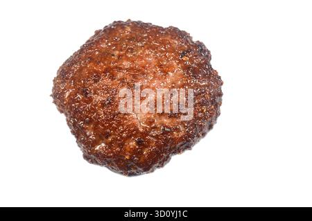Gekochtes Hamburger-Patty aus gemahlenem Rindfleisch, eine Hackfleischscheibe, typischerweise gewürzt, aus gemahlenem Rindfleisch gebildet, in flachem Öl gegrillt, gekochtes Fleisch Stockfoto