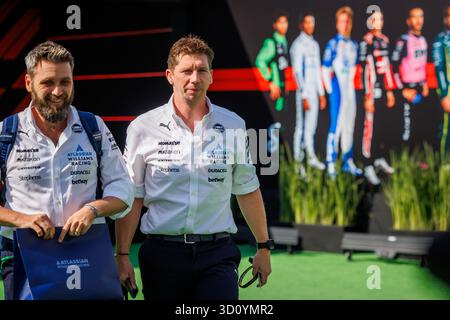 Cdmx, Mexiko. Oktober 2025. James Vowles, Teamchef von Williams Racing, tritt vor dem Formel-1-Grand-Prix in Mexiko-Stadt am 24. Oktober 2025 in Autódromo Hermanos Rodríguez in Mexiko-Stadt ein. (Foto: Ben Adams/SIPA USA) Credit: SIPA USA/Alamy Live News Stockfoto