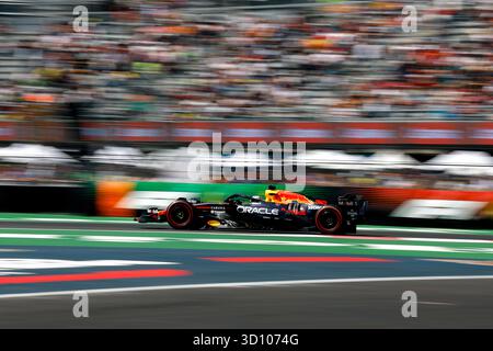 Mexiko-Stadt, Mexiko. Oktober 2025. LINDBLAD Arvid (gbr), Red Bull Racing RB21, Action während des Formel 1 Grand Prix von Mexiko-Stadt 2025, 20. Runde der FIA Formel-1-Weltmeisterschaft 2025 vom 24. Bis 26. Oktober 2025 auf dem Autodromo Hermanos Rodriguez in Mexiko-Stadt, Mexiko - Foto DPPI Credit: DPPI Media/Alamy Live News Stockfoto