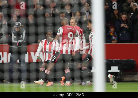 25. Oktober 2025; Gtech Community Stadium, Brentford, London, England; Premier League Football, Brentford gegen Liverpool; Dango Ouattara aus Brentford feiert sein Tor in der 5. Minute für 1-0 Stockfoto