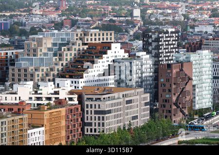 Oslo, Norwegen - 12. September 2025: Panorama der modernen Stadt Oslo, Architektur der Gebäude im neuen Stadtteil Bjorvika Stockfoto