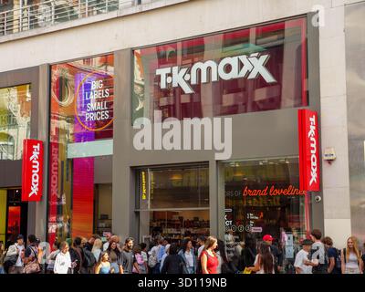 TK Maxx in Oxford Street, London, Großbritannien Stockfoto
