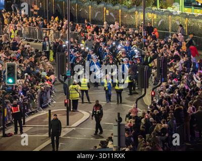 Southend-on-Sea, Essex, Großbritannien. Oktober 2025. Eine gruselige Halloween-Parade entlang Southend on Sea Seafront in Essex an diesem Abend - mit Tausenden von Schaulustigen entlang der Marine Parade. Quelle: James Bell/Alamy Live News Stockfoto