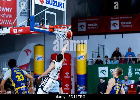 Warschau, Polen. Oktober 2025. Polnisch Basketball League Spiel zwischen Legia Warszawa und Stal Ostrów Wielkopolski. Im Bild: Andrzej Pluta; Legia Warszawa. Quelle: Bartlomiej Wisniewski/Cyberfocus/Alamy Live News Stockfoto