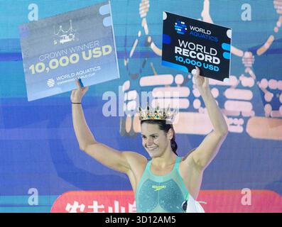 Toronto, Kanada. Oktober 2025. Kaylee McKeown aus Australien reagiert darauf, nachdem er am 25. Oktober 2025 das 200-m-Rückschlag-Finale der Frauen beim World Aquatics Swimming World Cup 2025 in Toronto, Kanada, gewonnen hat. Quelle: Zou Zheng/Xinhua/Alamy Live News Stockfoto