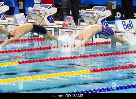 Toronto, Kanada. Oktober 2025. Hubert Kos (R) aus Ungarn tritt am 25. Oktober 2025 beim 100-m-Rückschlag-Finale der Männer beim World Aquatics Swimming World Cup 2025 in Toronto an. Quelle: Zou Zheng/Xinhua/Alamy Live News Stockfoto