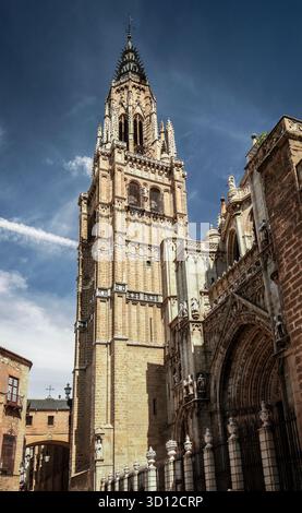 Primatial Kathedrale der Heiligen Maria der Himmelfahrt berühmtes Wahrzeichen der Altstadt von toledo in spanien Stockfoto