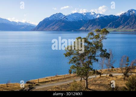 Lake Hawea, ein wunderschöner Gletschersee in der Region Otago auf Neuseelands Südinsel Stockfoto