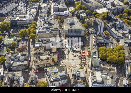 Luftaufnahme, Kennedyplatz und Gewerbegebäude, Catering und Sonnenschirme im Freien, Stadtzentrum, Essen, Ruhrgebiet, Nordrhein-Westfalen, Deutschland, DE Stockfoto