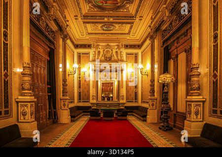 Prächtiges Foyer an der Wiener Staatsoper, Wien, Österreich Stockfoto