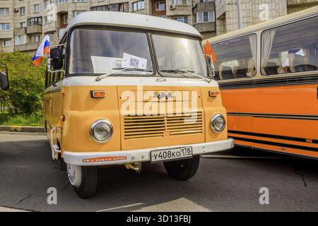 Retro-Ausstellung eines alten Kraftfahrzeugs. Alter Transport. Überholte Fahrzeuge. Russland, St. Petersburg 25. Mai 2019 Stockfoto
