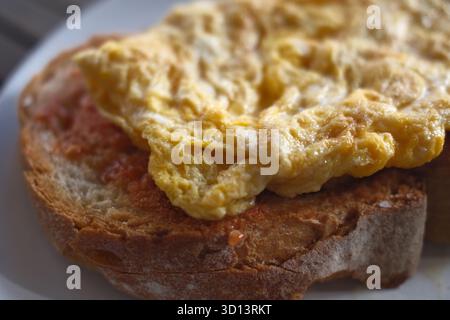 spanisches Eieromelette als typisches Mittagessen Stockfoto