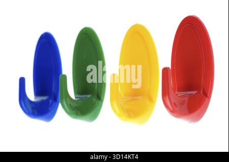 Objekt auf weißem – farbigem Kunststoffhaken Stockfoto