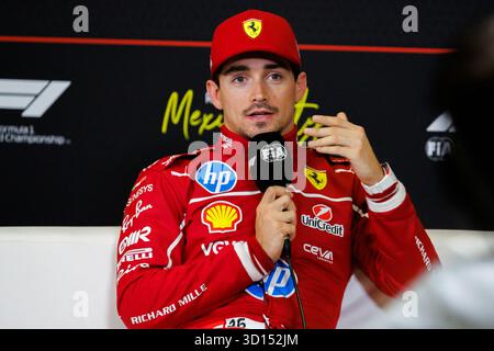 CDMX, MX. 25. Oktober 2025. Der zweite Qualifyer Charles Leclerc aus Monaco und Scuderia Ferrari HP sprachen auf der Pressekonferenz nach dem Qualifying vor dem Formel-1-Grand Prix in Mexiko-Stadt am 25. Oktober 2025 in Autódromo Hermanos Rodríguez. (Foto: Ben Adams/SIPA USA) Credit: SIPA USA/Alamy Live News Stockfoto