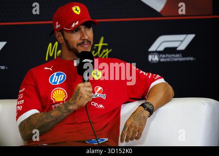 CDMX, MX. 25. Oktober 2025. Der dritte Qualifyer Lewis Hamilton aus Großbritannien und Scuderia Ferrari HP sprachen auf der Pressekonferenz nach dem Qualifying vor dem Formel-1-Grand Prix in Mexiko-Stadt am 25. Oktober 2025 in Autódromo Hermanos Rodríguez. (Foto: Ben Adams/SIPA USA) Credit: SIPA USA/Alamy Live News Stockfoto