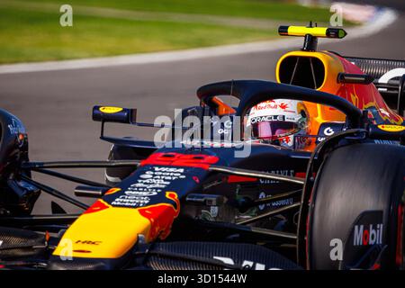CDMX, MX. 25. Oktober 2025. Yuki Tsunoda aus Japan und Oracle Red Bull Racing fuhren die (22) Red Bull RB21 im Qualifying vor dem Formel-1-Grand Prix in Mexiko-Stadt am 25. Oktober 2025 in Autódromo Hermanos Rodríguez. (Foto: Ben Adams/SIPA USA) Credit: SIPA USA/Alamy Live News Stockfoto