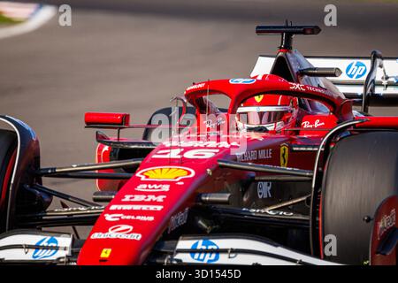 CDMX, MX. 25. Oktober 2025. Charles Leclerc aus Monaco und Scuderia Ferrari HP fuhren den (16) Ferarri SF-25 im Qualifying vor dem Formel-1-Grand Prix von Mexiko-Stadt am 25. Oktober 2025 in Autódromo Hermanos Rodríguez in Mexiko-Stadt. (Foto: Ben Adams/SIPA USA) Credit: SIPA USA/Alamy Live News Stockfoto