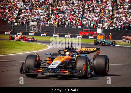 CDMX, MX. 25. Oktober 2025. Oscar Piastri aus Australien und McLaren Formel-1-Team fuhren den (81) McLaren MCL39 während des Qualifyings vor dem Formel-1-Grand Prix in Mexiko-Stadt am 25. Oktober 2025 in Autódromo Hermanos Rodríguez. (Foto: Ben Adams/SIPA USA) Credit: SIPA USA/Alamy Live News Stockfoto
