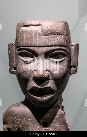 Polierte Büste aus vulkanischem Stein, die eine Figur aus Teotihuacan darstellt, Teotihuacan Museum, Bundesstaat Mexiko, Mexiko. Stockfoto