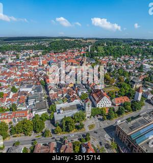 Ravensburg, zentrale Stadt der Region Bodensee-Oberschwaben aus der Vogelperspektive Stockfoto