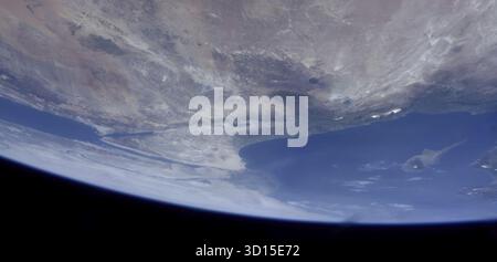 Mutter Erde Blick aus dem Weltall, Computer Graphics. In der Nähe von Raum über dem Boden Stockfoto