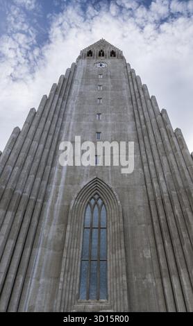 Turm der Hallgrimskirkja Kirche oder Kathedrale von Reykjavik auf Island, Reykjavik, IJsland Stockfoto
