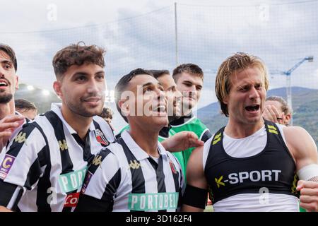 Ascoli, Italien. Oktober 2025. Die Spieler des Ascoli Calcio 1898 FC feiern den Sieg nach dem Spiel der Serie C zwischen Ascoli Calcio 1898 FC und US Sambenedettese im Stadio Cino e Lillo Del Duca am 26. Oktober 2025 in Ascoli Piceno, Italien. © Foto: Cinzia Camela. Quelle: Unabhängige Fotoagentur/Alamy Live News Stockfoto