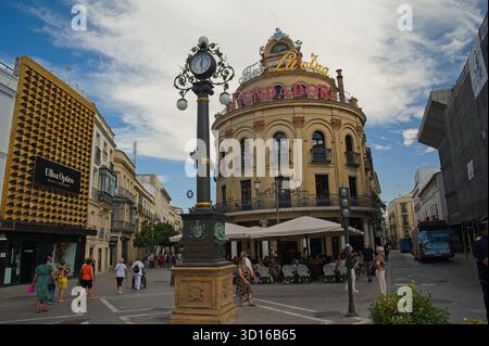 El Gallo Azul Rotunde Gebäude in Jerez de la Frontera Stockfoto