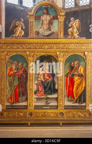Thront Madonna und Kind mit den Heiligen Andreas und Nikolaus von Bari, Paul und Peter von Bartolomeo Vivarini, Bernado Kapelle, Basilica dei Frari, Venedig Stockfoto
