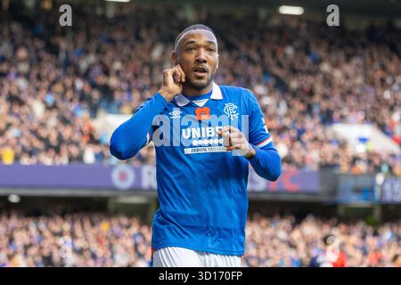 Oktober 2025. Glasgow, Großbritannien. Rangers FC spielte Kilmarnock FC im Ibrox Stadium, dem Heimstadion der Rangers, in einem William Hill Premiership Game of Football. Das Ergebnis war die Rangers 3:1 Kilmarnock. Derek Cornelius (R13) feiert, nachdem er in 15 Minuten das erste Tor der Rangers erzielt hat. Quelle: Findlay/Alamy Live News Stockfoto