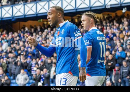 Oktober 2025. Glasgow, Großbritannien. Rangers FC spielte Kilmarnock FC im Ibrox Stadium, dem Heimstadion der Rangers, in einem William Hill Premiership Game of Football. Das Ergebnis war die Rangers 3:1 Kilmarnock. Derek Cornelius (R13) feiert, nachdem er in 15 Minuten das erste Tor der Rangers erzielt hat. Quelle: Findlay/Alamy Live News Stockfoto