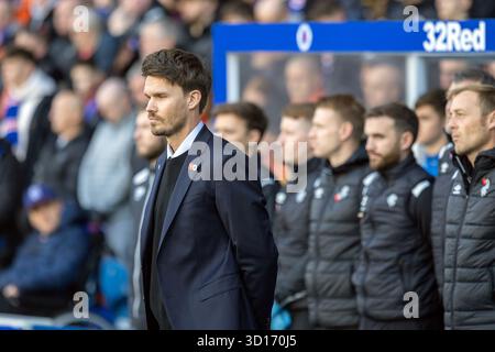 Oktober 2025. Glasgow, Großbritannien. Rangers FC spielte Kilmarnock FC im Ibrox Stadium, dem Heimstadion der Rangers, in einem William Hill Premiership Game of Football. Das Ergebnis war die Rangers 3:1 Kilmarnock. Bild von Danny Rohl, Cheftrainer der Rangers, aufgenommen während des Spiels. Quelle: Findlay/Alamy Live News Stockfoto