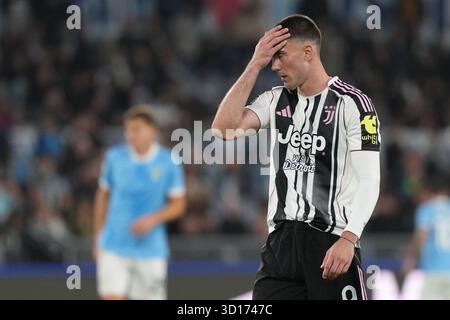 Rom, Italien. Oktober 2025. Dusan Vlahovic vom Juventus FC während des Fußballspiels der Serie A 2025/2026 zwischen SS Laziio und Juventus FC im Stadio Olimpico in Rom (Italien), 26. Oktober 2025. Quelle: Insidefoto/Alamy Live News Stockfoto