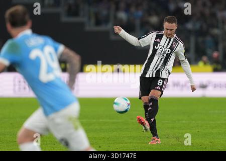 Rom, Italien. Oktober 2025. Teun Koopmeiners vom Juventus FC während des Fußballspiels der Serie A 2025/2026 zwischen SS Laziio und Juventus FC im Stadio Olimpico in Rom (Italien), 26. Oktober 2025. Quelle: Insidefoto/Alamy Live News Stockfoto