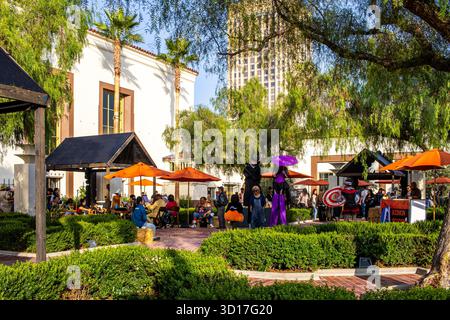 Los Angeles, USA. Oktober 2025. Die Union Station im Zentrum von Los Angeles beherbergte die „Boonion Station“, einen freien Tag voller Halloween-Aktivitäten, in der neu renovierten South Patio. Quelle: Stu Gray/Alamy Live News. Stockfoto