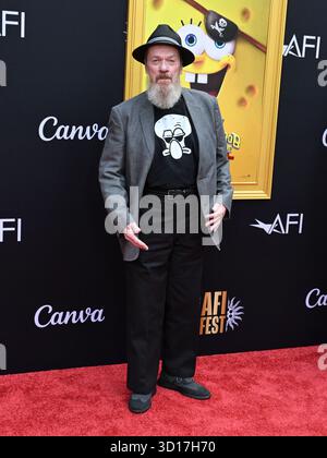 26. Oktober 2025, Hollywood, Kalifornien, USA: Der amerikanische Schauspieler RODGER BUMPASS nimmt an DEM AFI FEST Teil, das von Red Carpet Premiere von „The Spongebob Movie: Search for Squarepants“ (Foto: © Billy Bennight/ZUMA Press Wire) präsentiert wird. Nicht für kommerzielle ZWECKE! Stockfoto