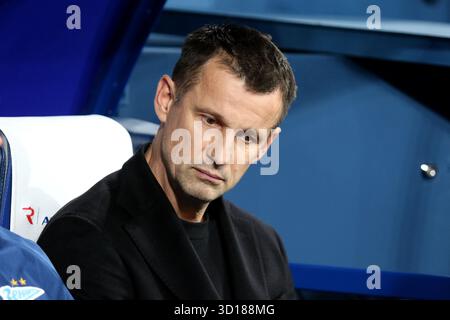 Sankt Petersburg, Russland. Oktober 2025. Sergei Semak, Cheftrainer von Zenit während des russischen Premier League-Fußballspiels zwischen Zenit Sankt Petersburg und Dynamo Moskau in der Gazprom Arena. Endpunktzahl: Zenit 2:1 Dynamo. Quelle: SOPA Images Limited/Alamy Live News Stockfoto